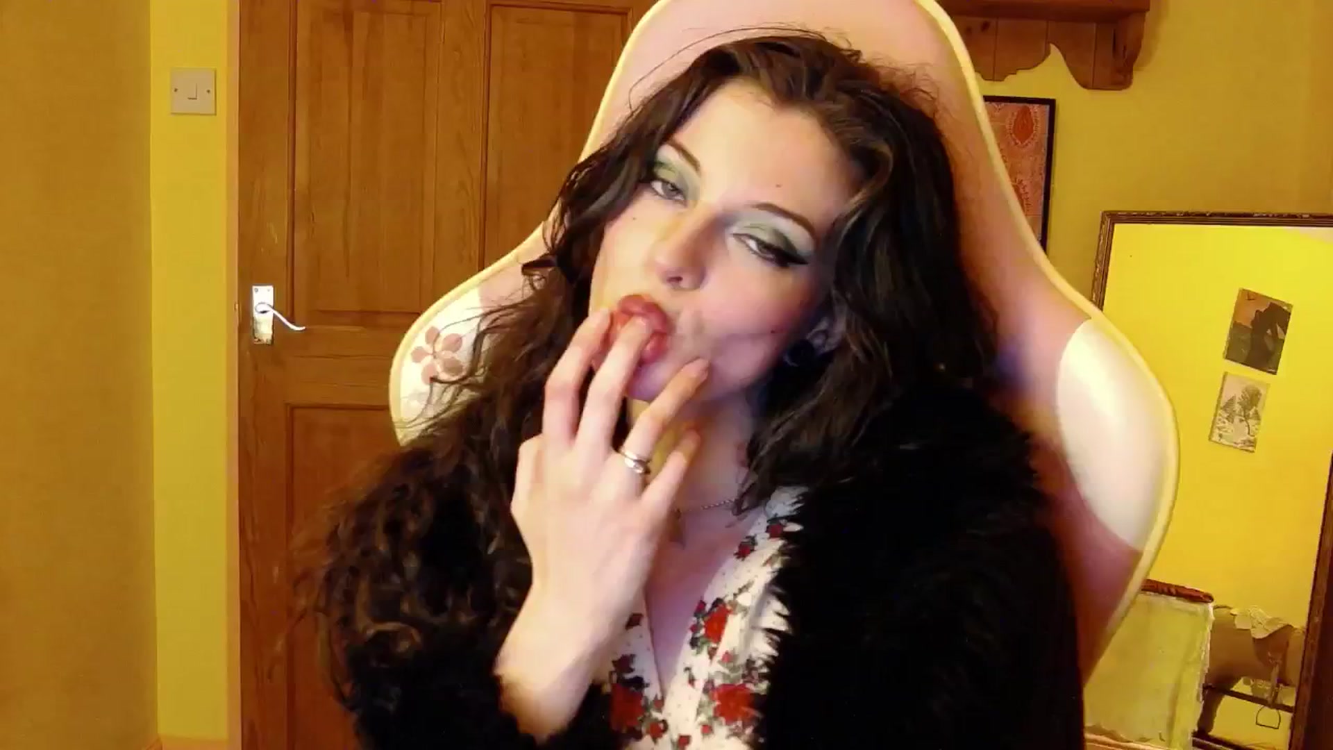 Gallery image thumbnail from viola__'s myfreecams stream on, 08/20/2024, 21:56 image 17 of 20