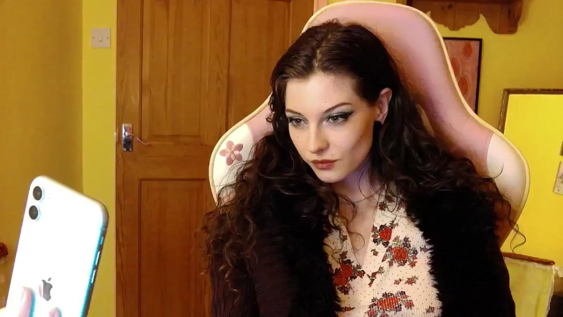 Gallery image thumbnail from viola__'s myfreecams stream on, 08/20/2024, 21:56 image 2 of 20