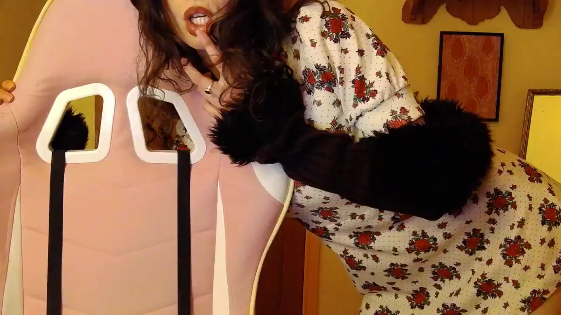 Gallery image thumbnail from viola__'s myfreecams stream on, 08/20/2024, 21:56 image 11 of 20