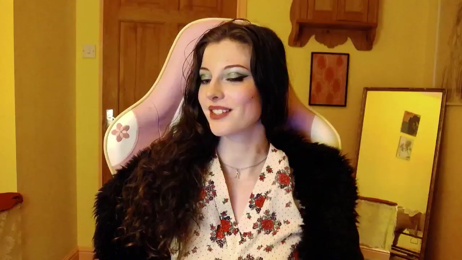 Gallery image thumbnail from viola__'s myfreecams stream on, 08/20/2024, 21:56 image 16 of 20