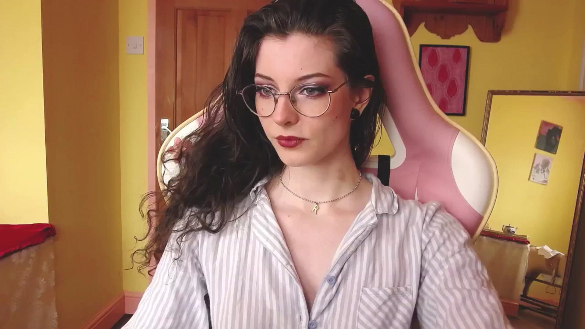 Gallery image thumbnail from viola__'s myfreecams stream on, 08/21/2024, 17:14 image 5 of 20