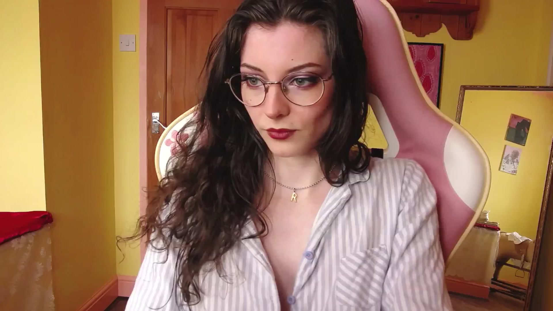 Gallery image thumbnail from viola__'s myfreecams stream on, 08/21/2024, 17:14 image 1 of 20