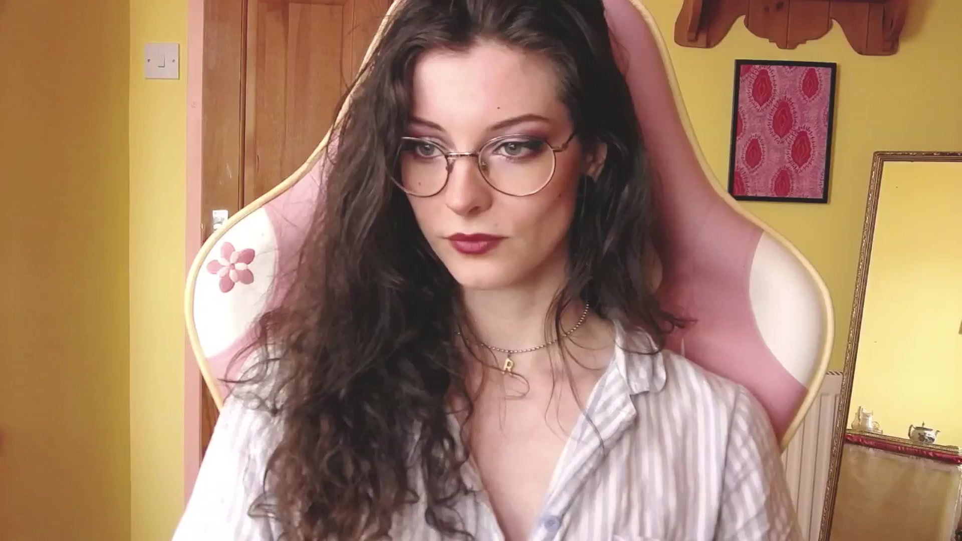 Gallery image thumbnail from viola__'s myfreecams stream on, 08/21/2024, 17:14 image 11 of 20