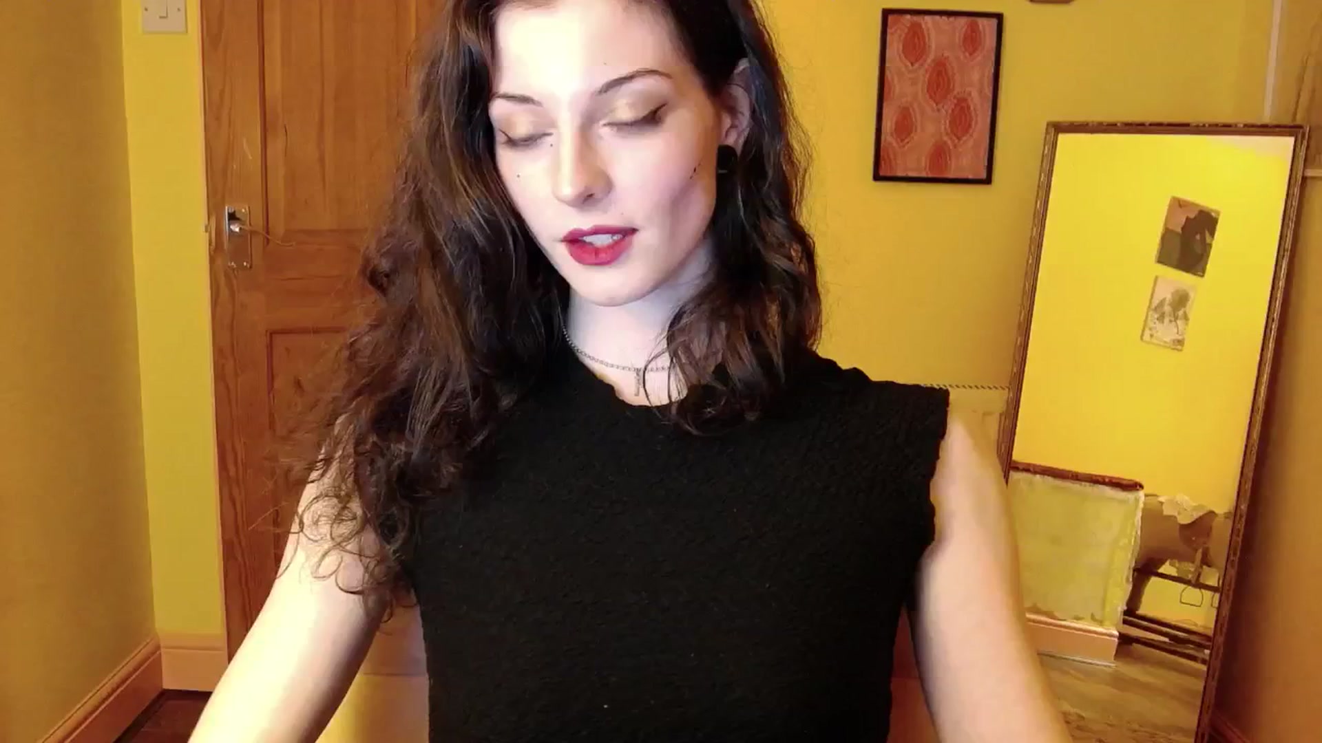 Gallery image thumbnail from viola__'s myfreecams stream on, 08/29/2024, 20:52 image 12 of 20