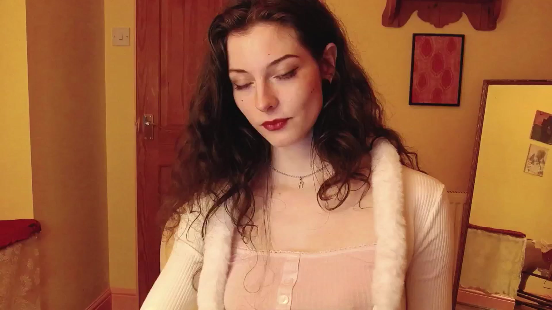 Gallery image thumbnail from viola__'s myfreecams stream on, 09/10/2024, 20:52 image 1 of 20