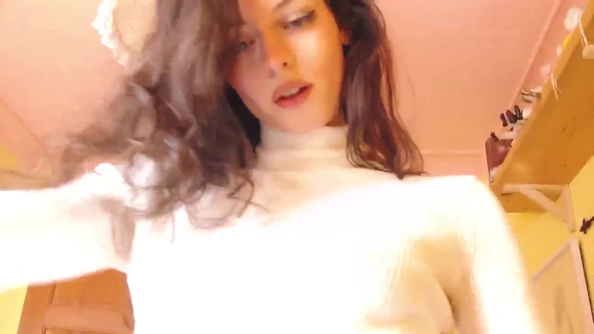 Gallery image thumbnail from viola__'s myfreecams stream on, 09/11/2024, 15:10 image 15 of 20