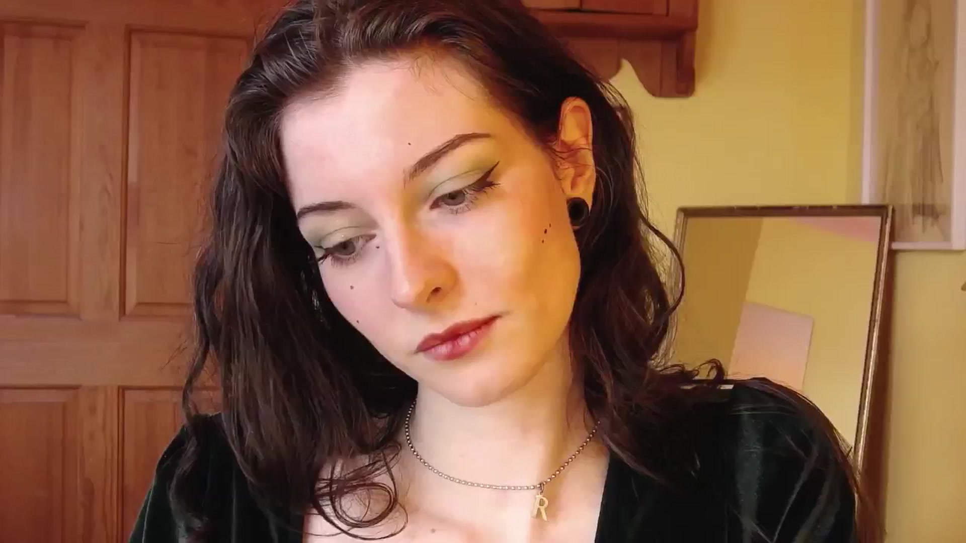 Gallery image thumbnail from viola__'s myfreecams stream on, 09/12/2024, 17:16 image 16 of 20