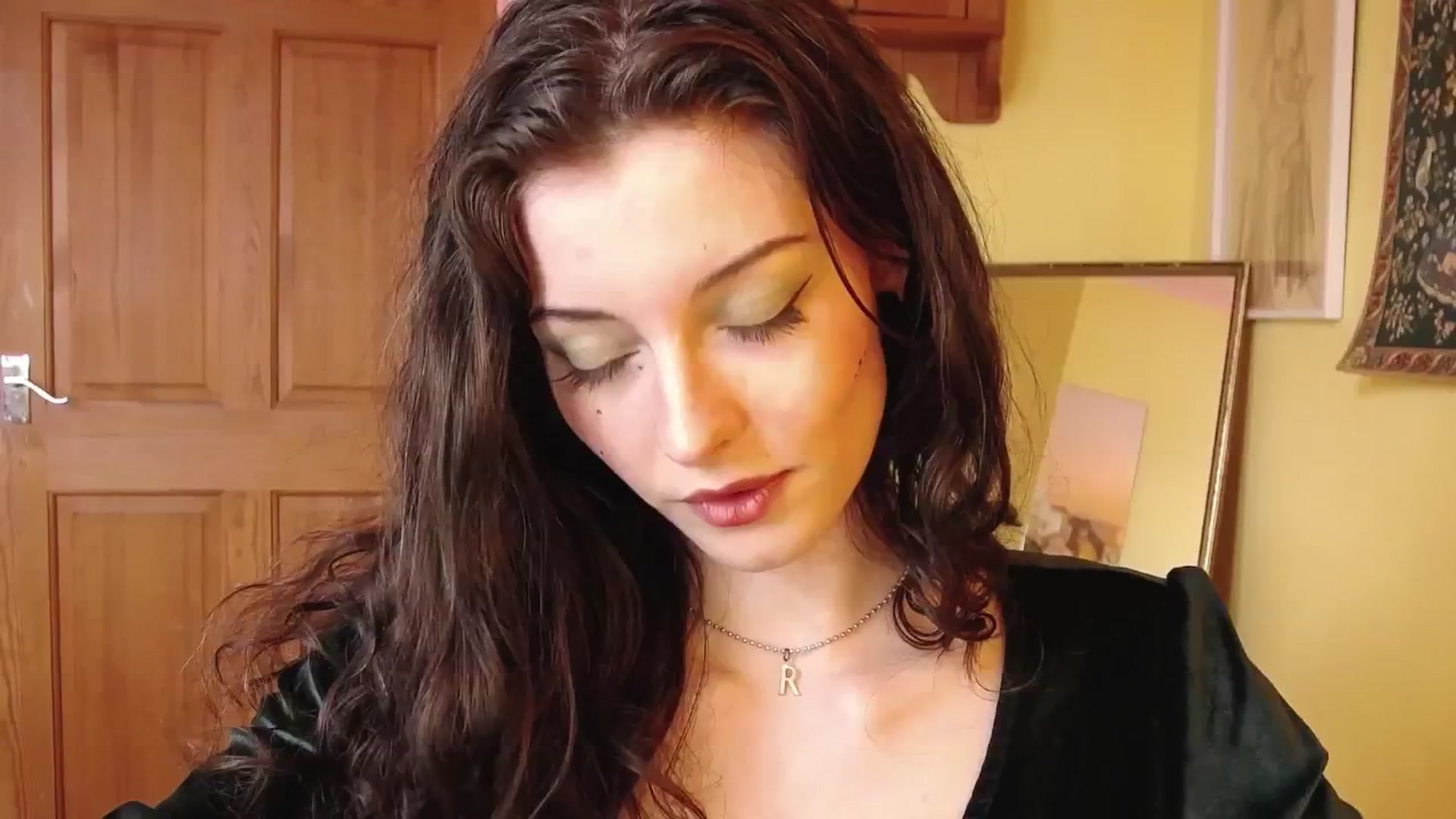 Gallery image thumbnail from viola__'s myfreecams stream on, 09/12/2024, 17:16 image 4 of 20
