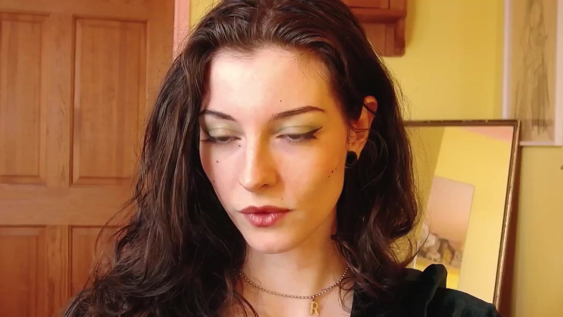 Gallery image thumbnail from viola__'s myfreecams stream on, 09/12/2024, 17:16 image 17 of 20