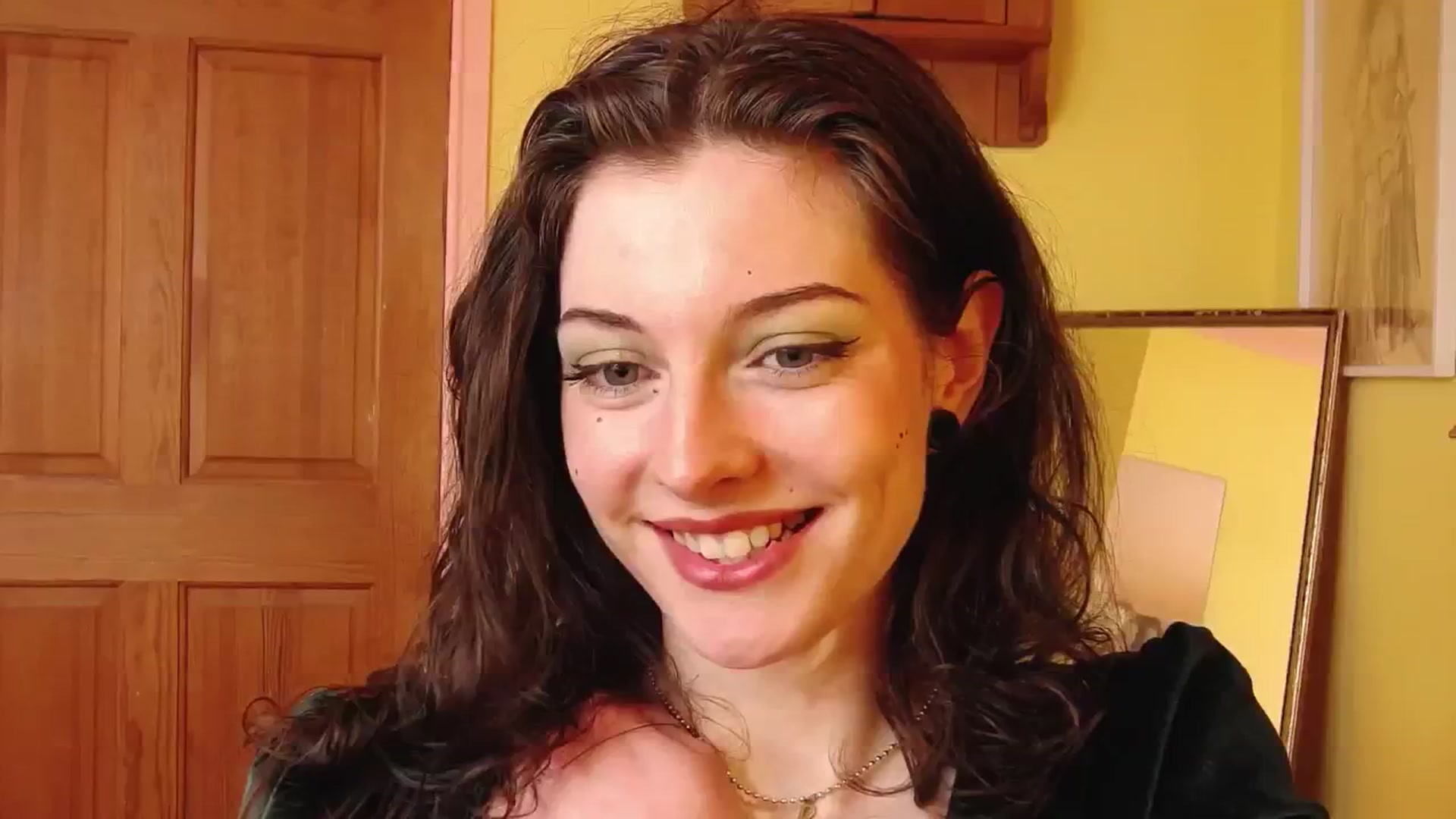 Gallery image thumbnail from viola__'s myfreecams stream on, 09/12/2024, 17:16 image 13 of 20