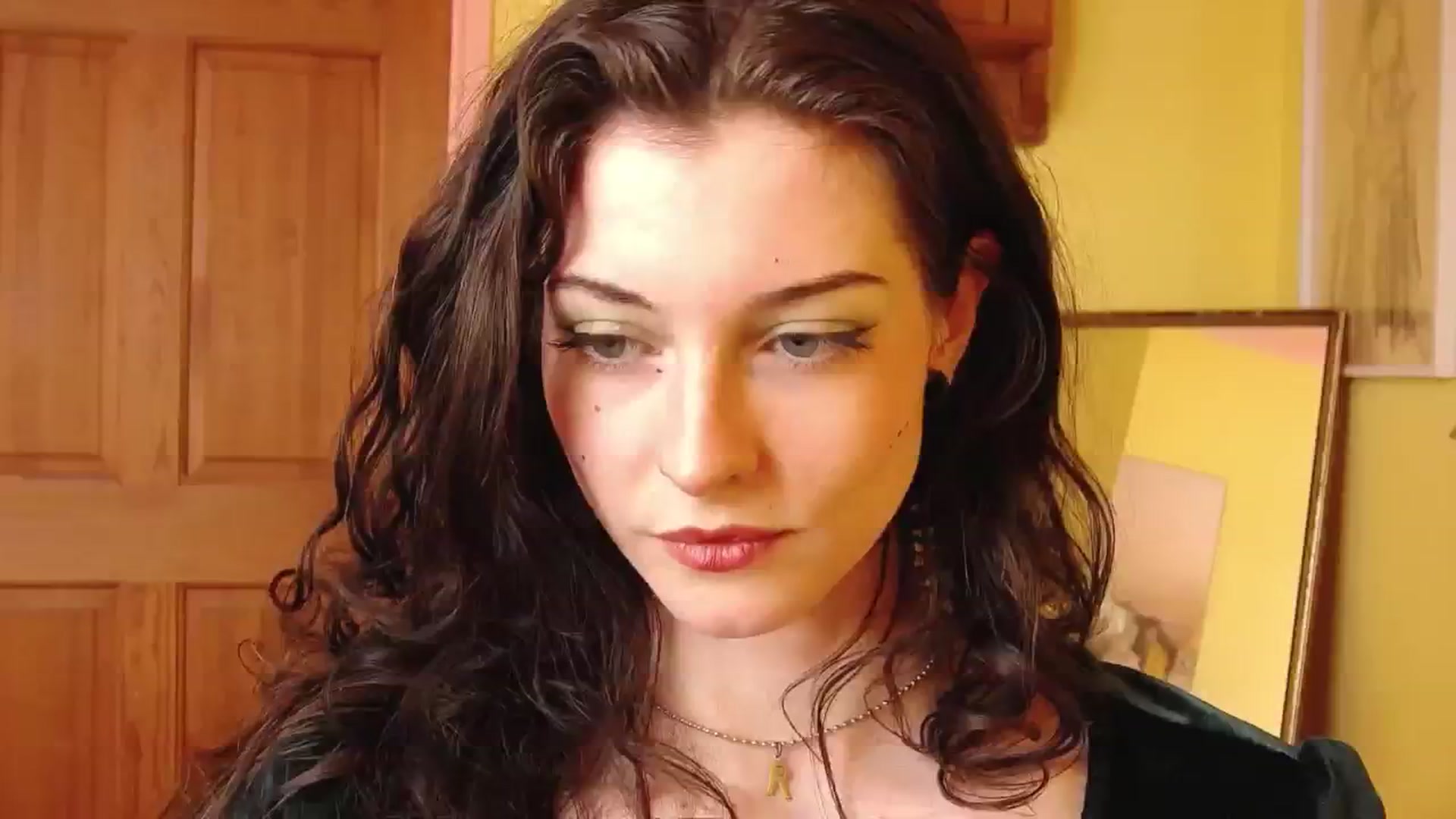 Gallery image thumbnail from viola__'s myfreecams stream on, 09/12/2024, 17:16 image 7 of 20