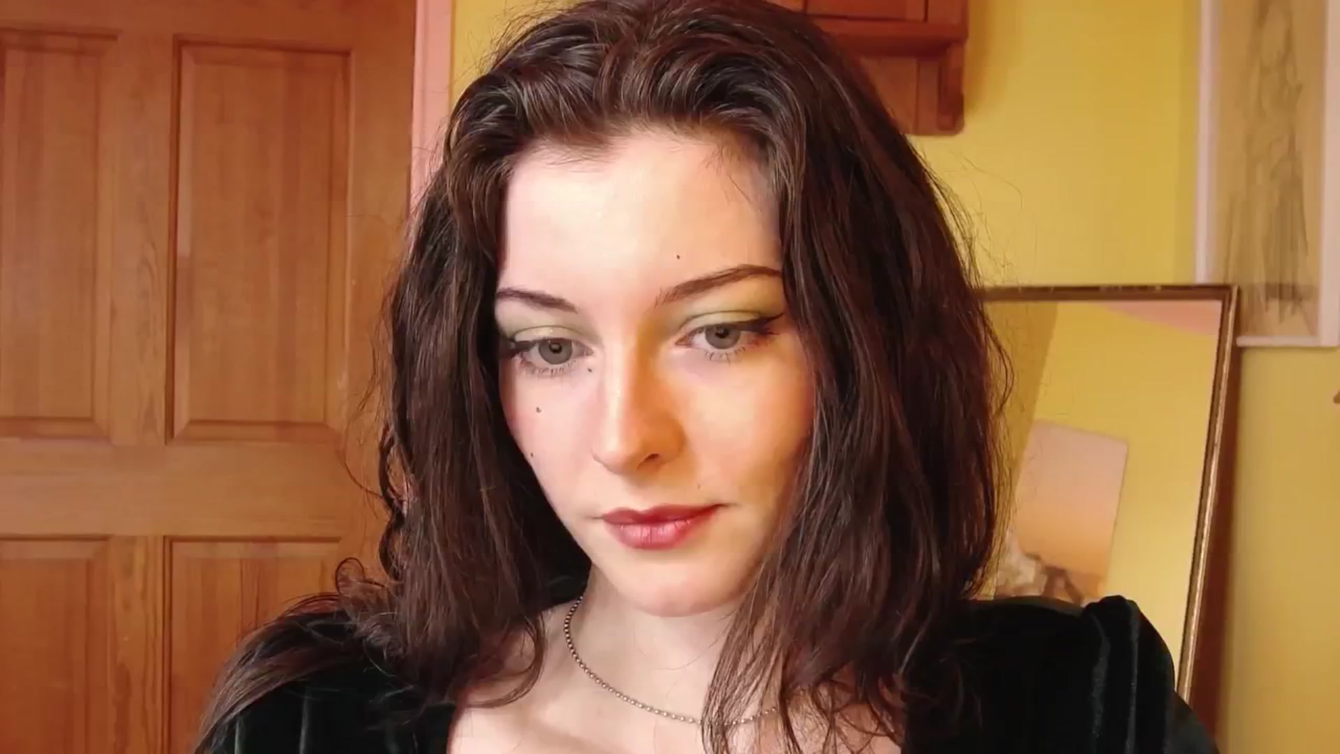 Gallery image thumbnail from viola__'s myfreecams stream on, 09/12/2024, 17:16 image 12 of 20