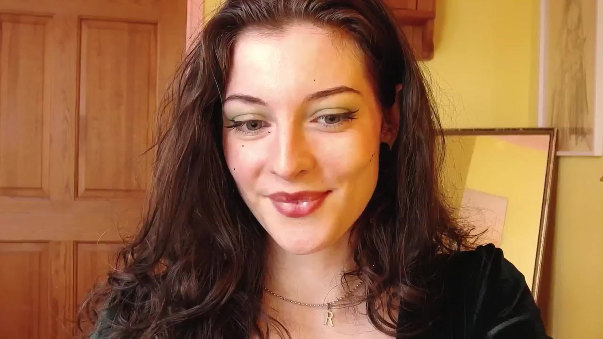 Gallery image thumbnail from viola__'s myfreecams stream on, 09/12/2024, 17:16 image 19 of 20