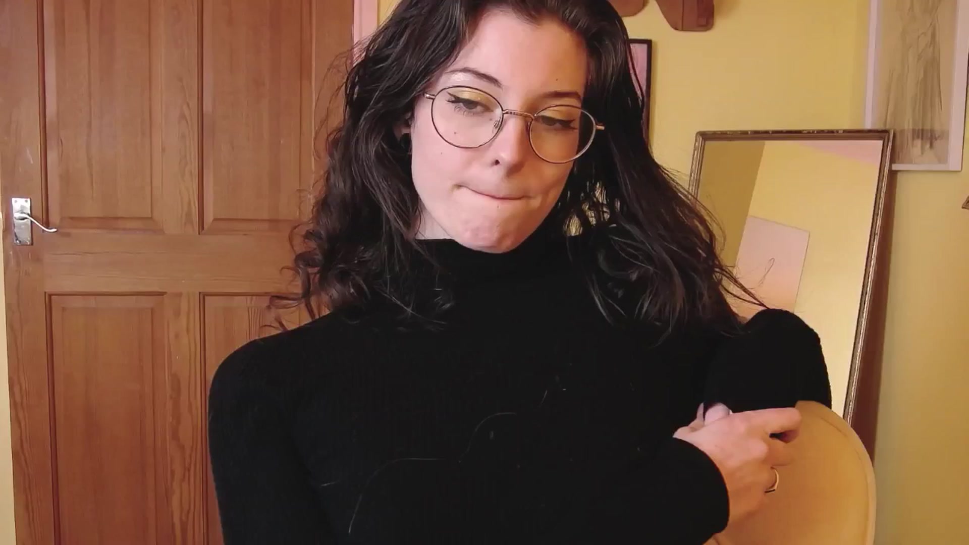 Gallery image thumbnail from viola__'s myfreecams stream on, 09/23/2024, 13:39 image 15 of 20