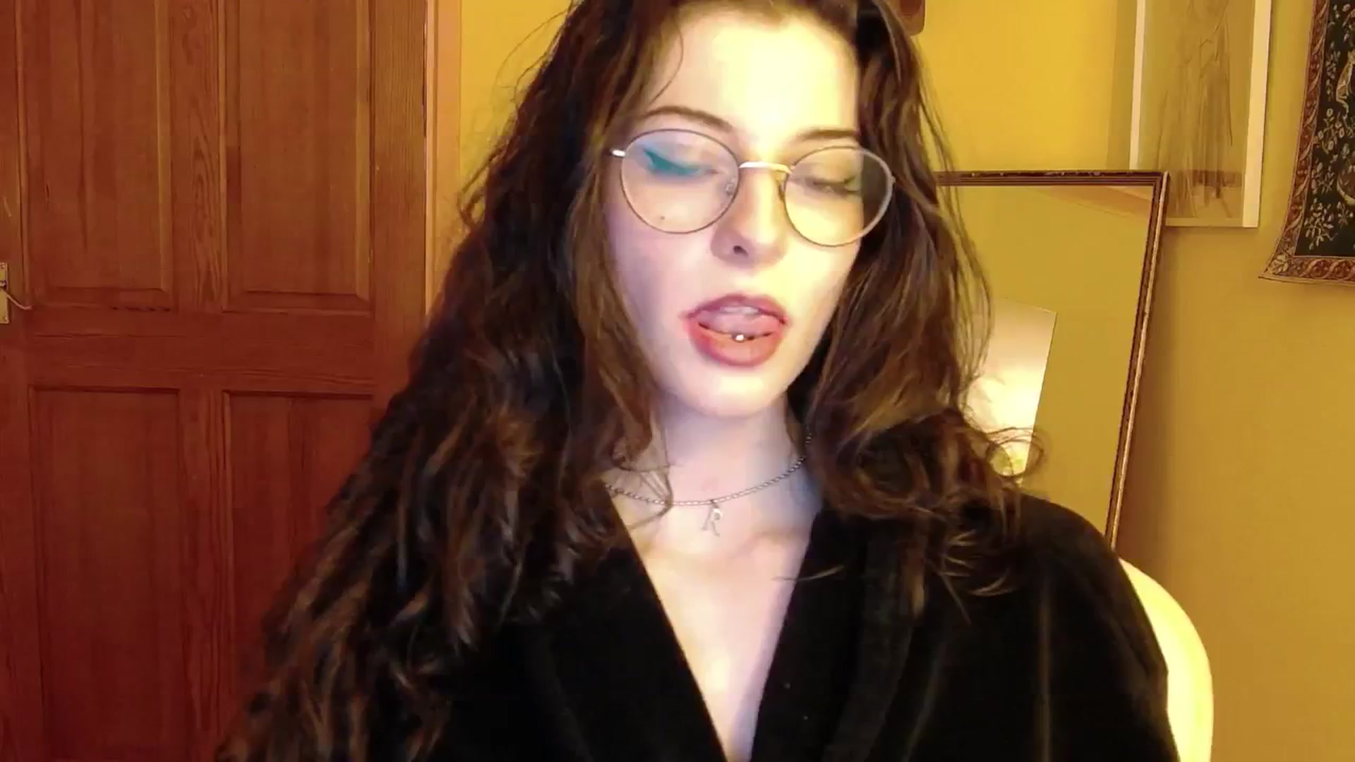 Gallery image thumbnail from viola__'s myfreecams stream on, 09/24/2024, 23:54 image 9 of 20