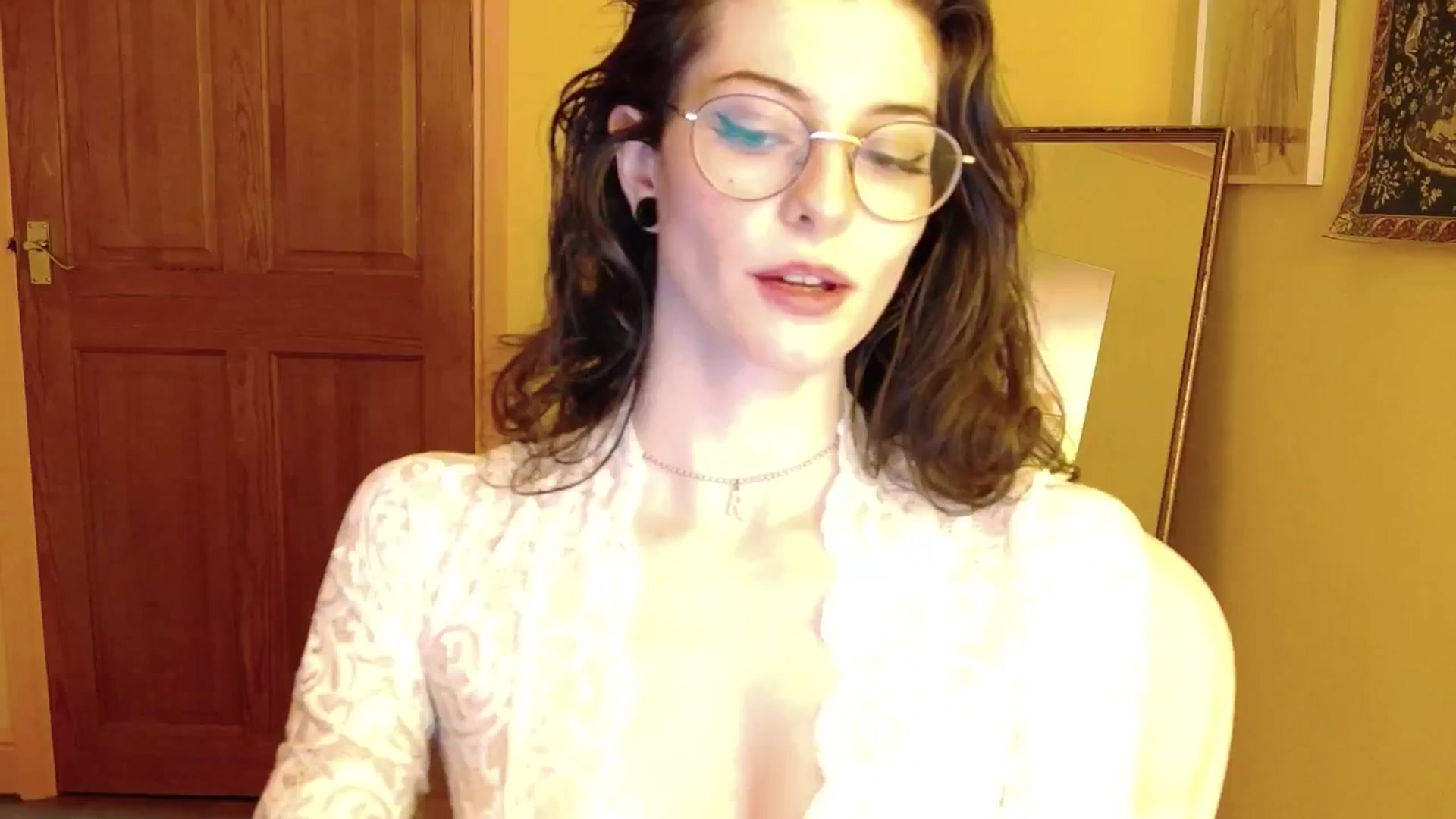 Gallery image thumbnail from viola__'s myfreecams stream on, 09/24/2024, 23:54 image 17 of 20