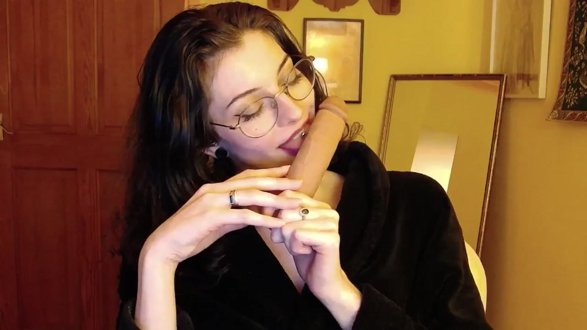 Gallery image thumbnail from viola__'s myfreecams stream on, 09/24/2024, 23:54 image 6 of 20
