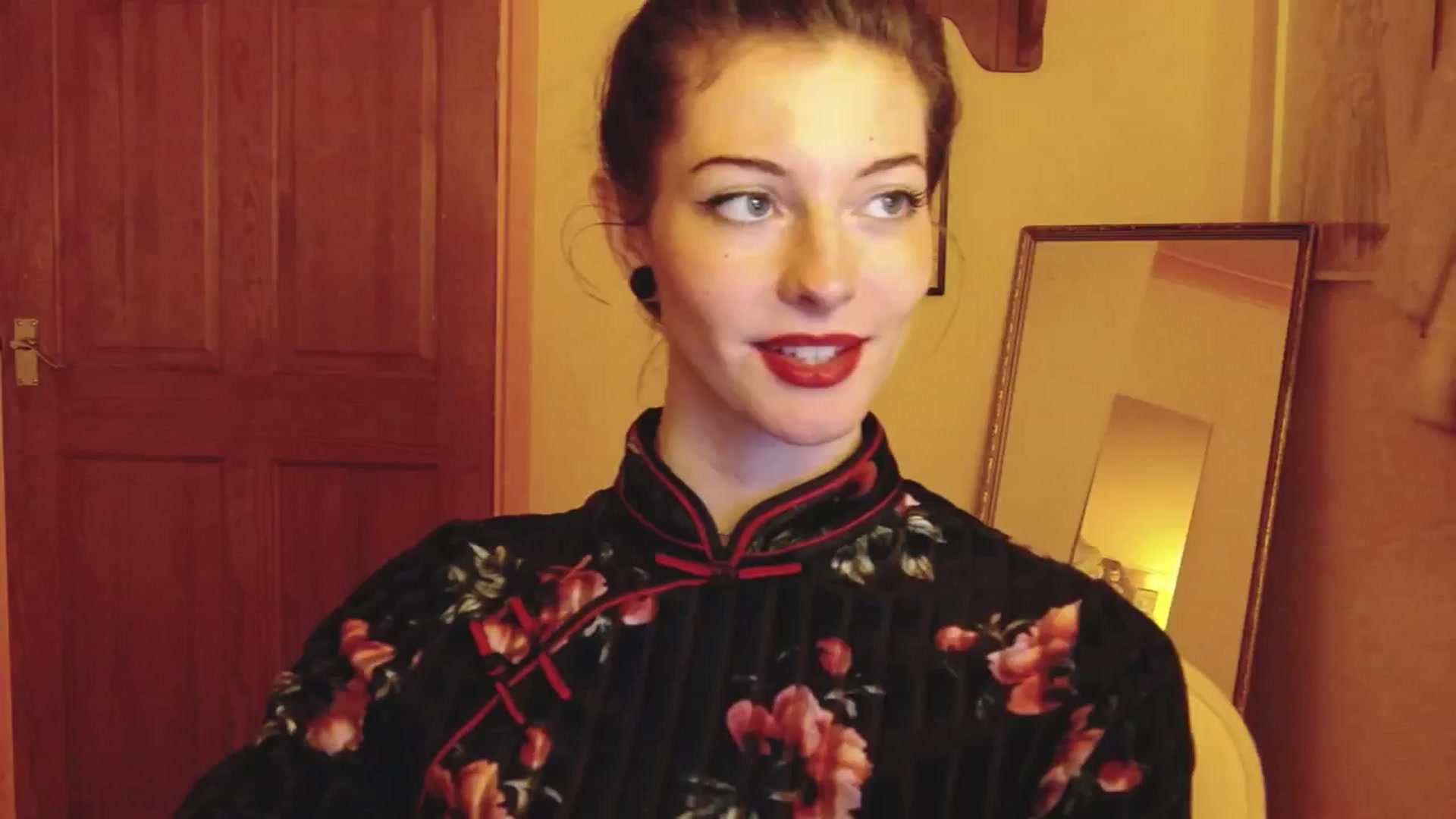 Gallery image thumbnail from viola__'s myfreecams stream on, 10/01/2024, 21:28 image 13 of 20