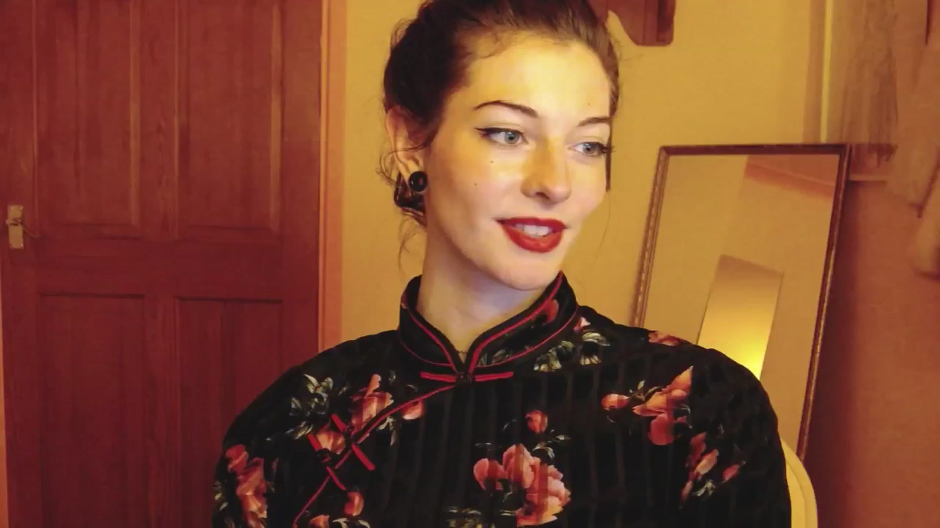 Gallery image thumbnail from viola__'s myfreecams stream on, 10/01/2024, 21:28 image 16 of 20