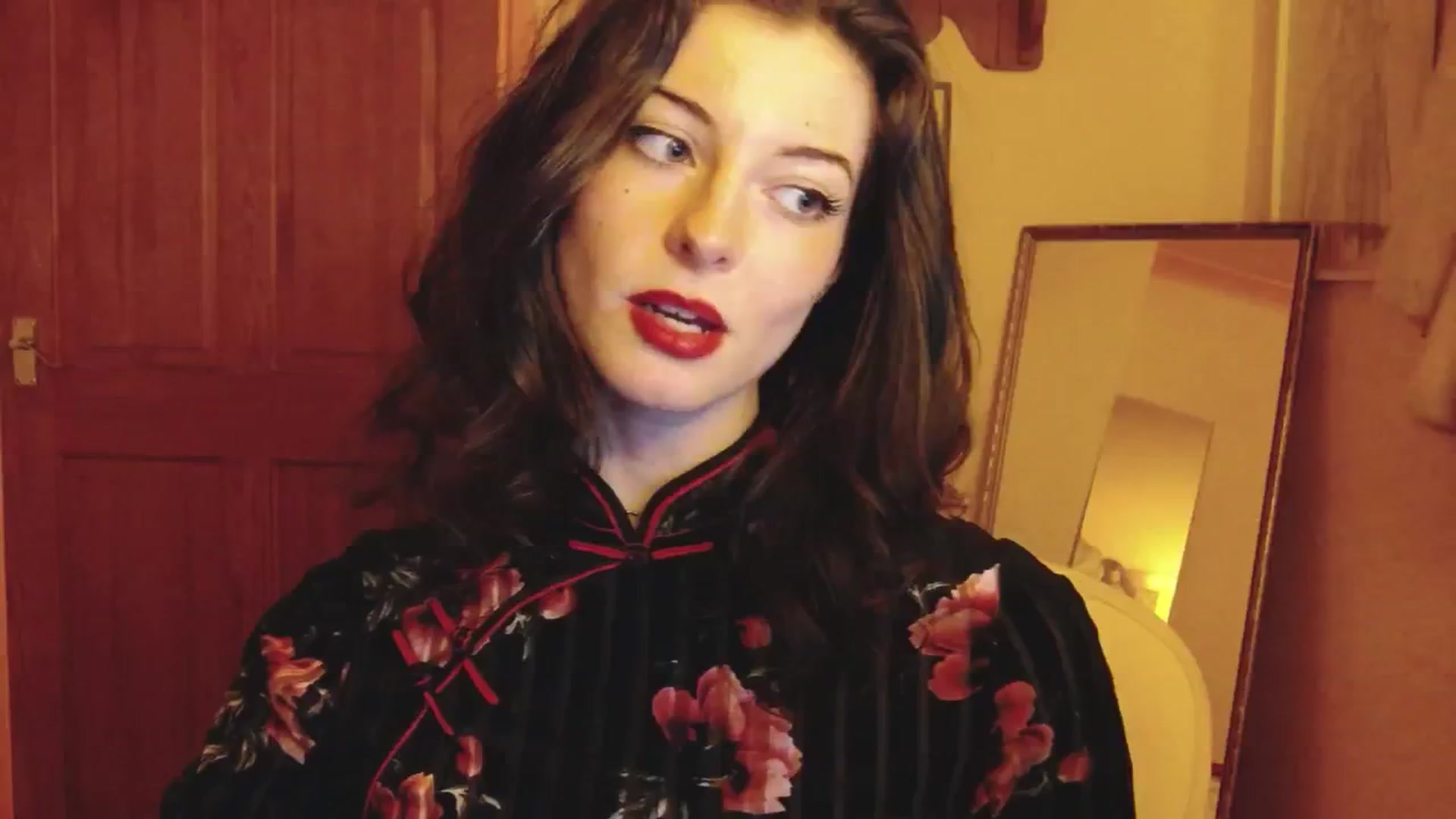 Gallery image thumbnail from viola__'s myfreecams stream on, 10/01/2024, 21:28 image 9 of 20