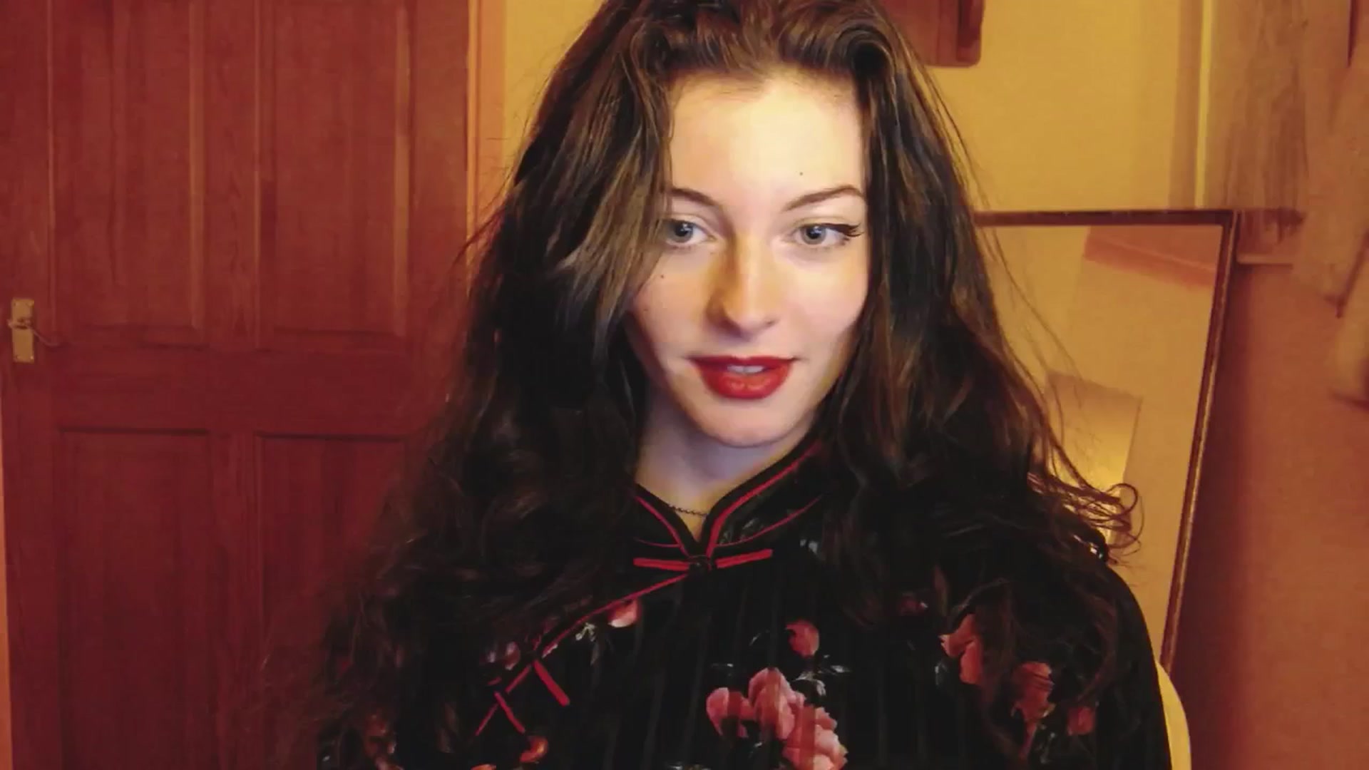 Gallery image thumbnail from viola__'s myfreecams stream on, 10/01/2024, 21:28 image 17 of 20