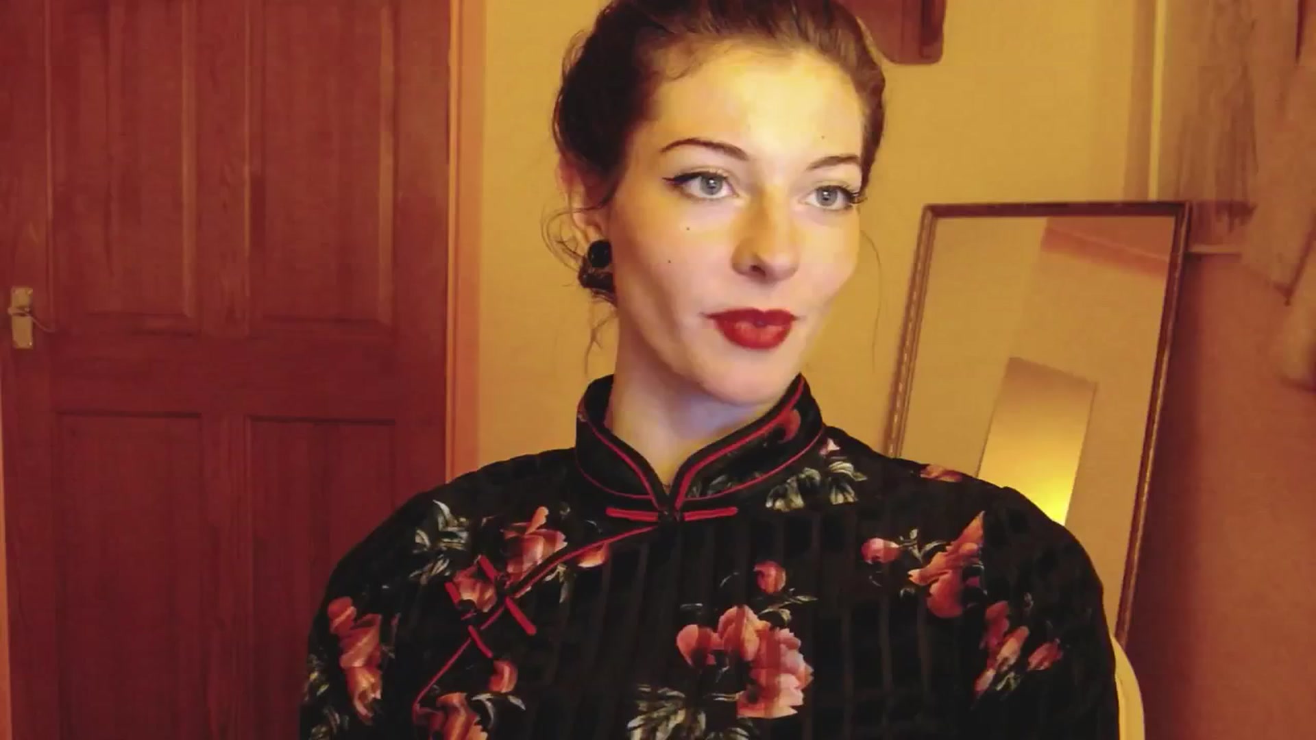 Gallery image thumbnail from viola__'s myfreecams stream on, 10/01/2024, 21:28 image 15 of 20