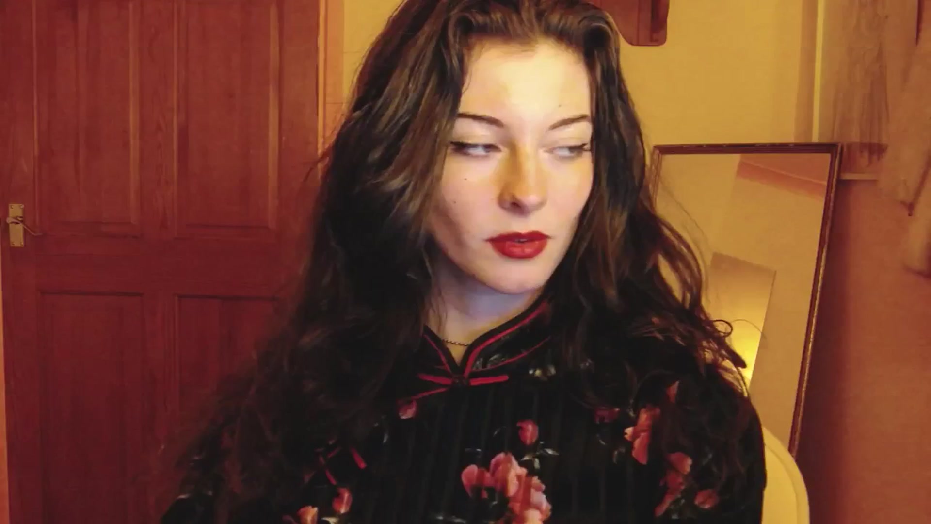 Gallery image thumbnail from viola__'s myfreecams stream on, 10/01/2024, 21:28 image 18 of 20