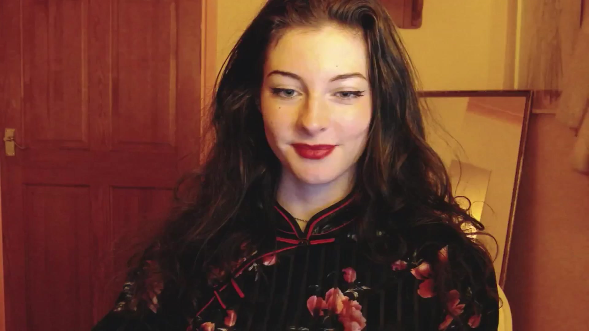 Gallery image thumbnail from viola__'s myfreecams stream on, 10/01/2024, 21:28 image 19 of 20