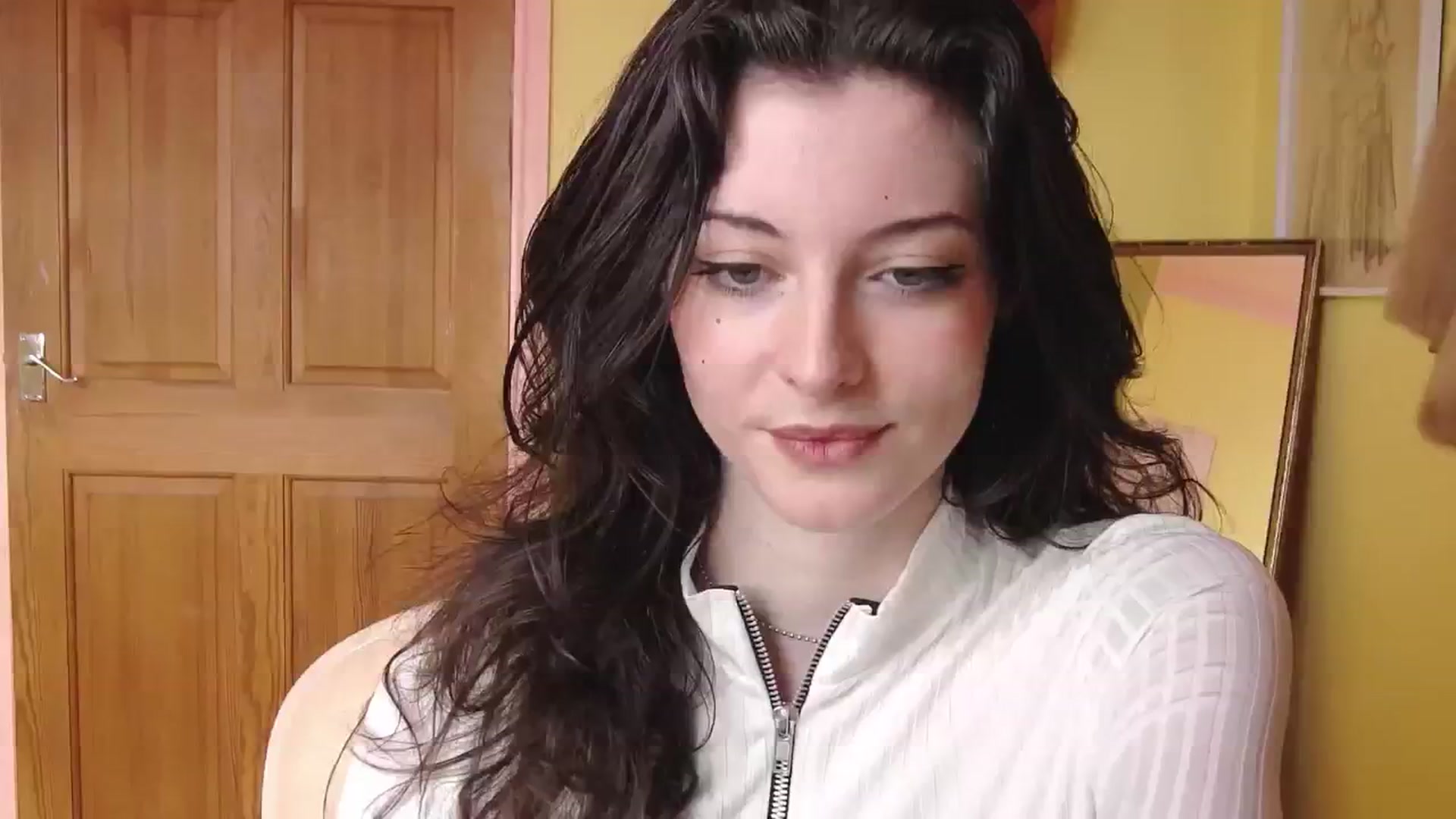 Gallery image thumbnail from viola__'s myfreecams stream on, 10/03/2024, 11:37 image 16 of 20