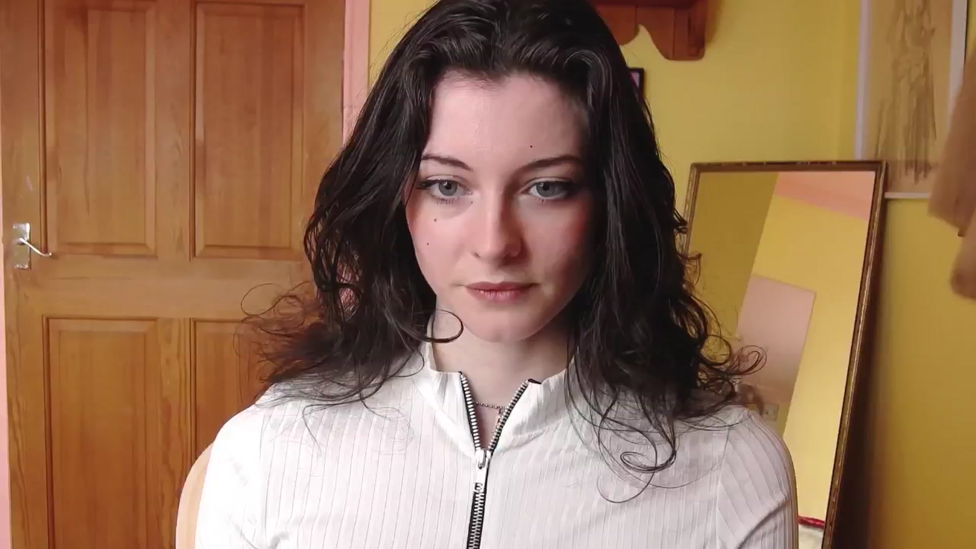 Gallery image thumbnail from viola__'s myfreecams stream on, 10/03/2024, 11:37 image 17 of 20