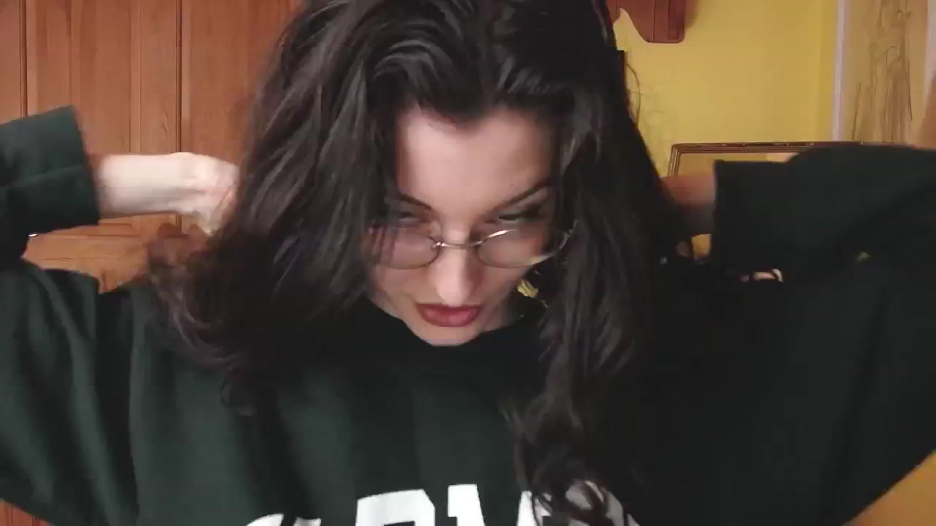 Gallery image thumbnail from viola__'s myfreecams stream on, 10/07/2024, 13:15 image 13 of 20