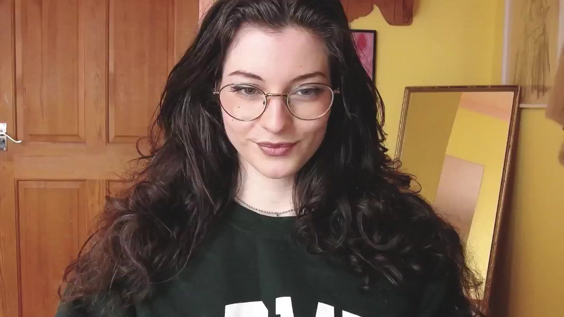 Gallery image thumbnail from viola__'s myfreecams stream on, 10/07/2024, 13:15 image 14 of 20