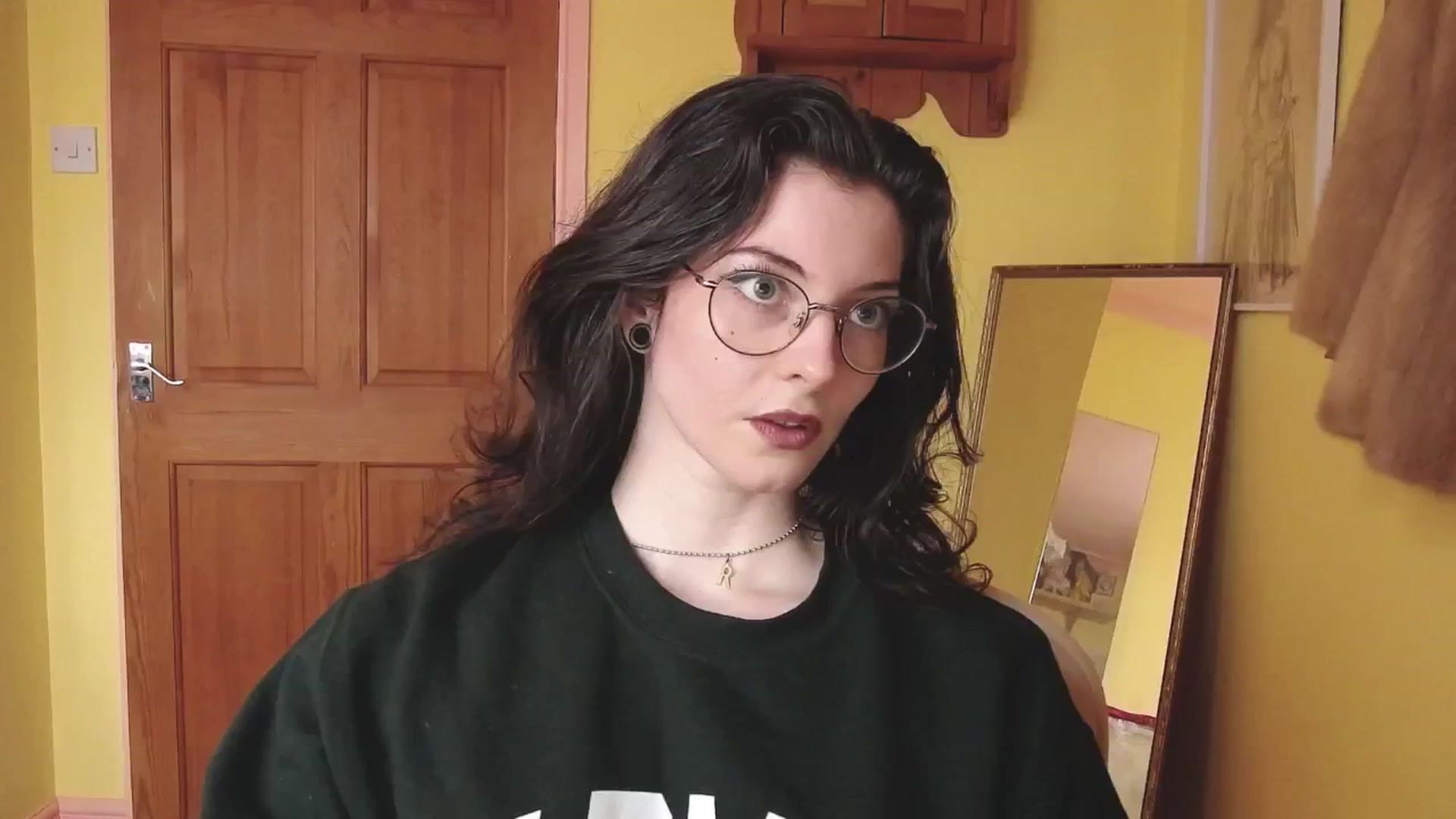 Gallery image thumbnail from viola__'s myfreecams stream on, 10/07/2024, 13:15 image 5 of 20