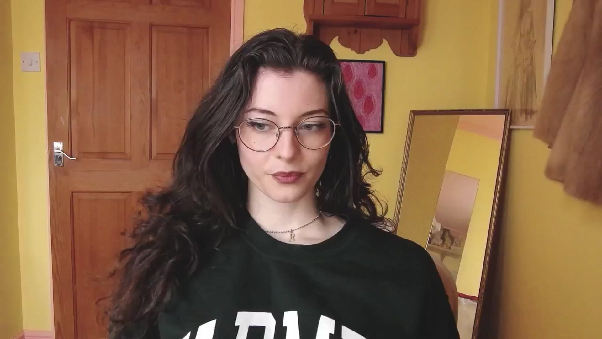 Gallery image thumbnail from viola__'s myfreecams stream on, 10/07/2024, 13:15 image 7 of 20