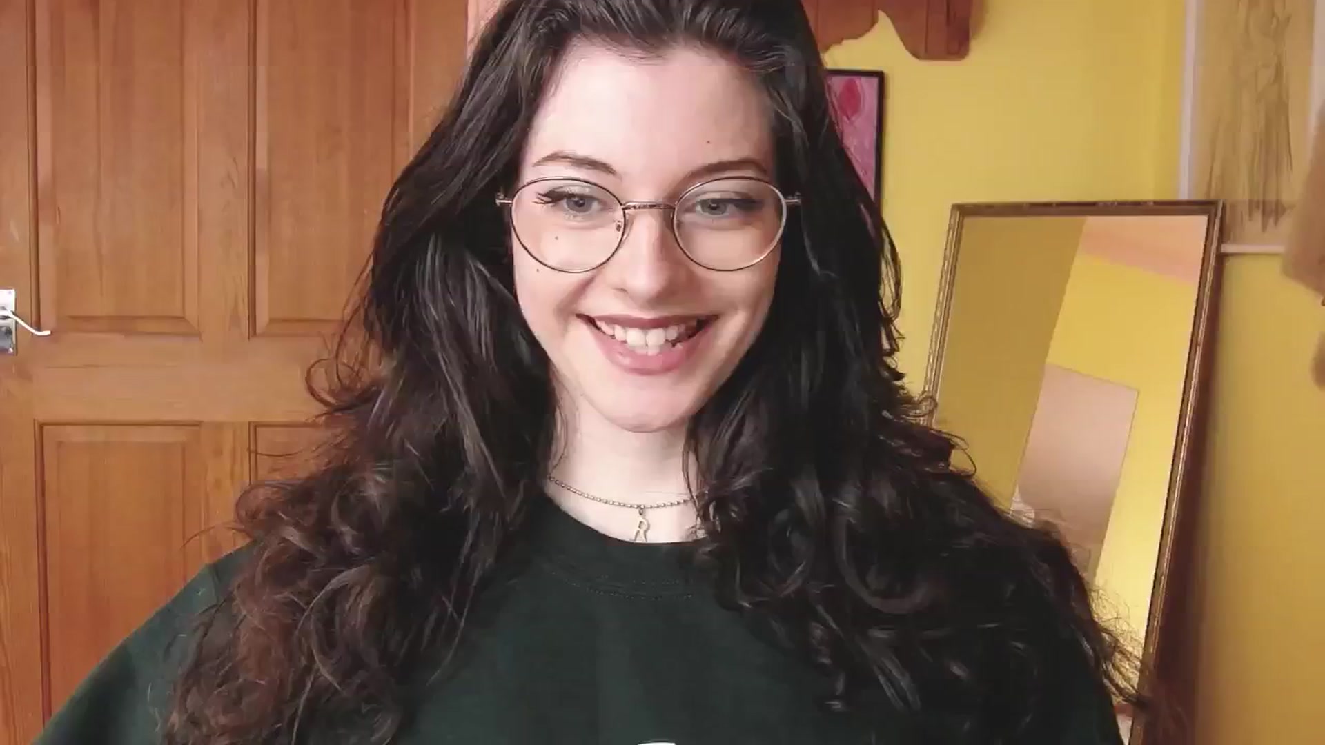 Gallery image thumbnail from viola__'s myfreecams stream on, 10/07/2024, 13:15 image 15 of 20