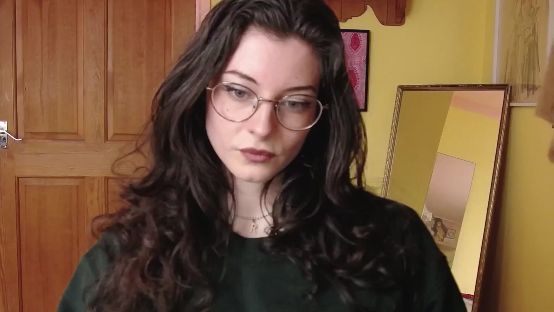 Gallery image thumbnail from viola__'s myfreecams stream on, 10/07/2024, 13:15 image 17 of 20