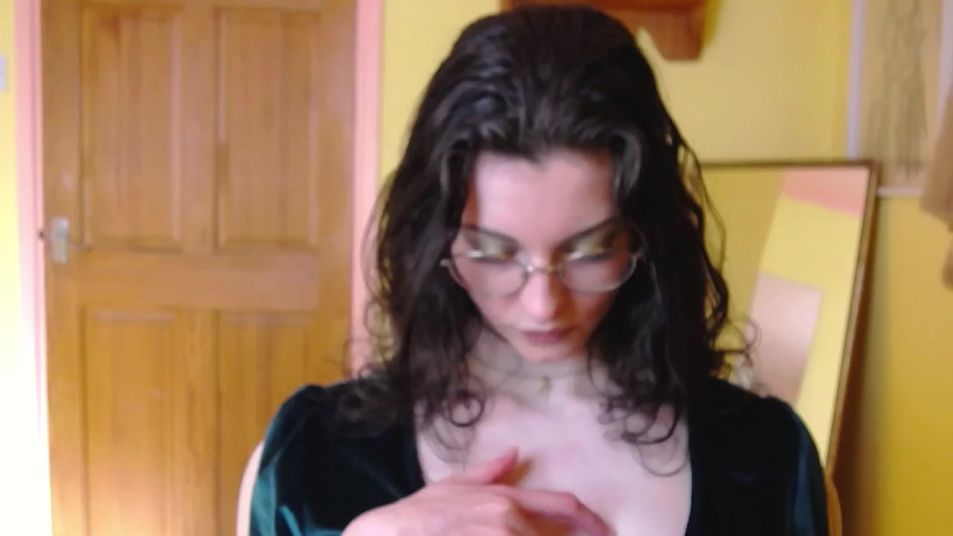Gallery image thumbnail from viola__'s myfreecams stream on, 10/10/2024, 12:13 image 17 of 20