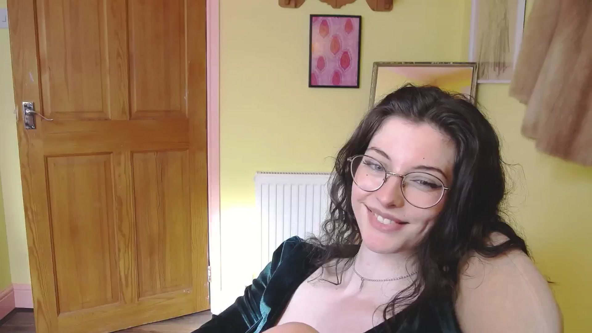 Gallery image thumbnail from viola__'s myfreecams stream on, 10/17/2024, 14:17 image 16 of 20