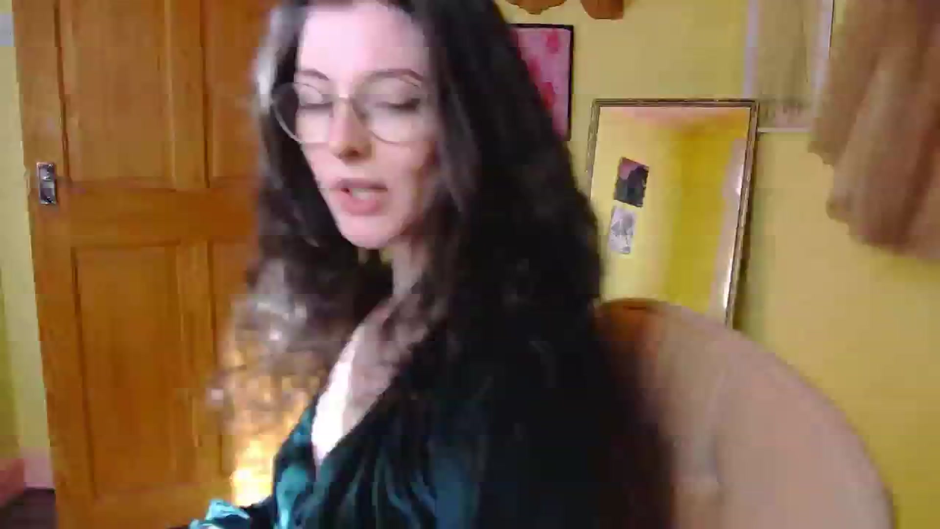 Gallery image thumbnail from viola__'s myfreecams stream on, 10/17/2024, 14:17 image 10 of 20