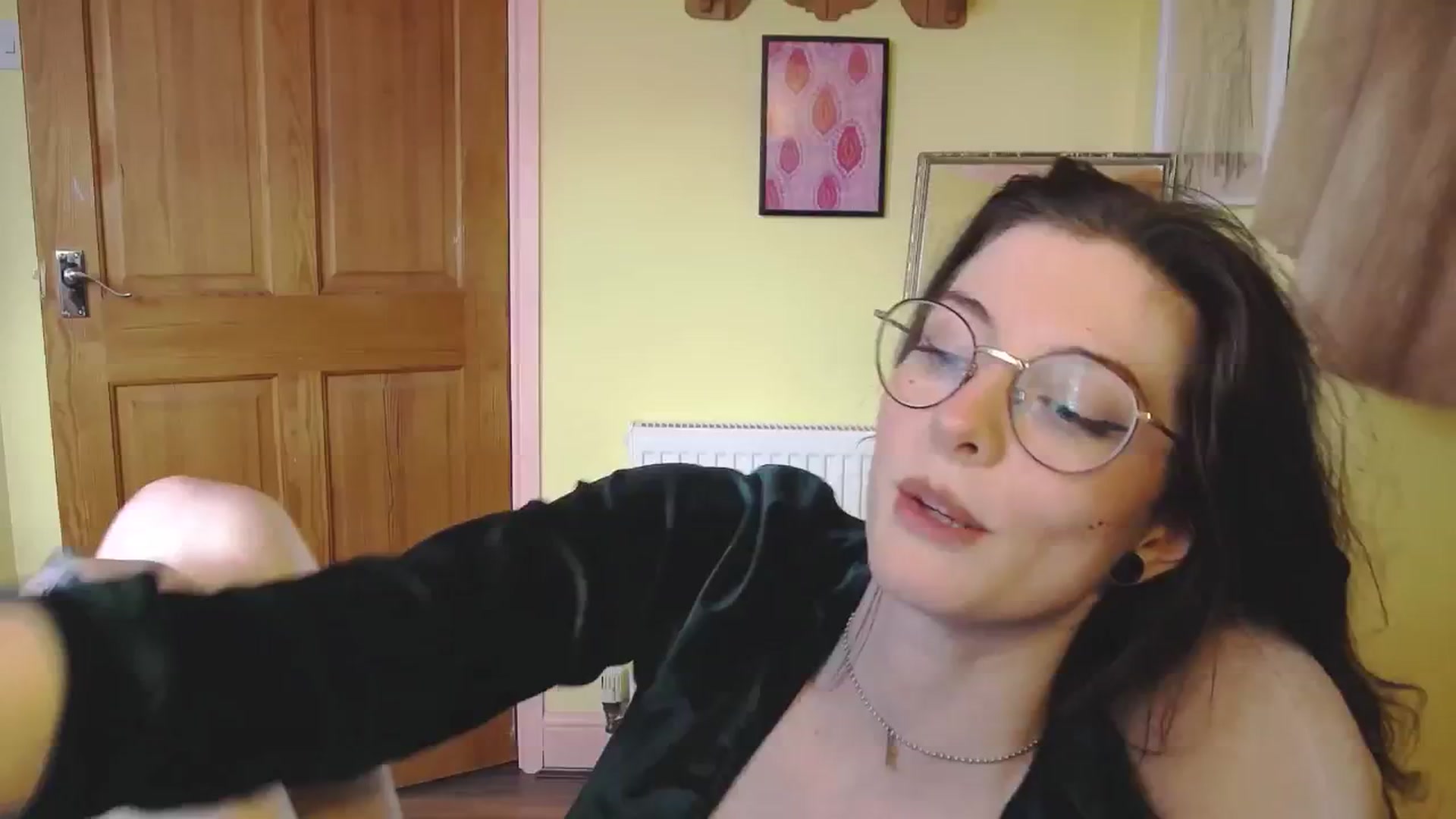 Gallery image thumbnail from viola__'s myfreecams stream on, 10/17/2024, 14:17 image 19 of 20