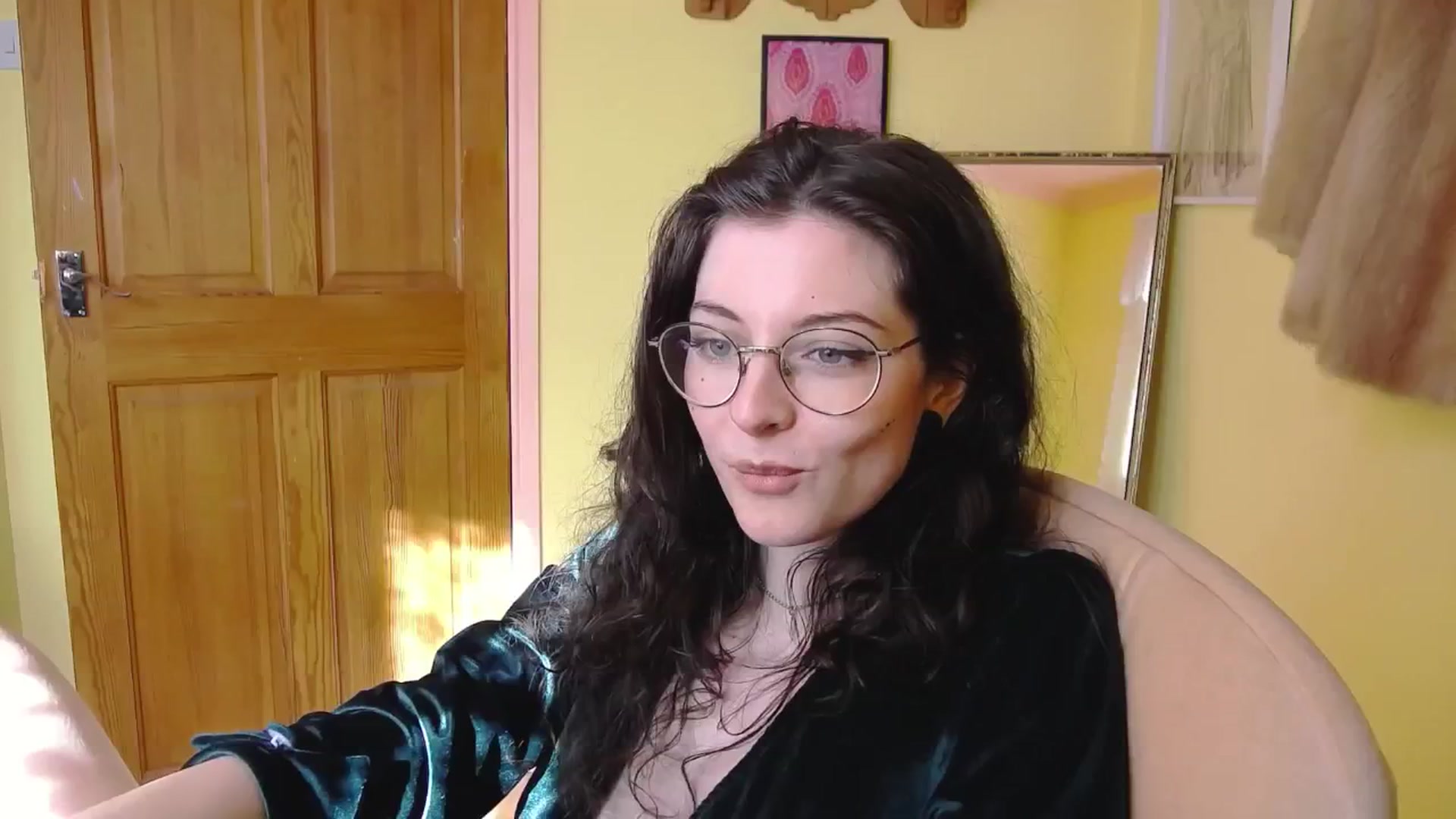Gallery image thumbnail from viola__'s myfreecams stream on, 10/17/2024, 14:17 image 11 of 20