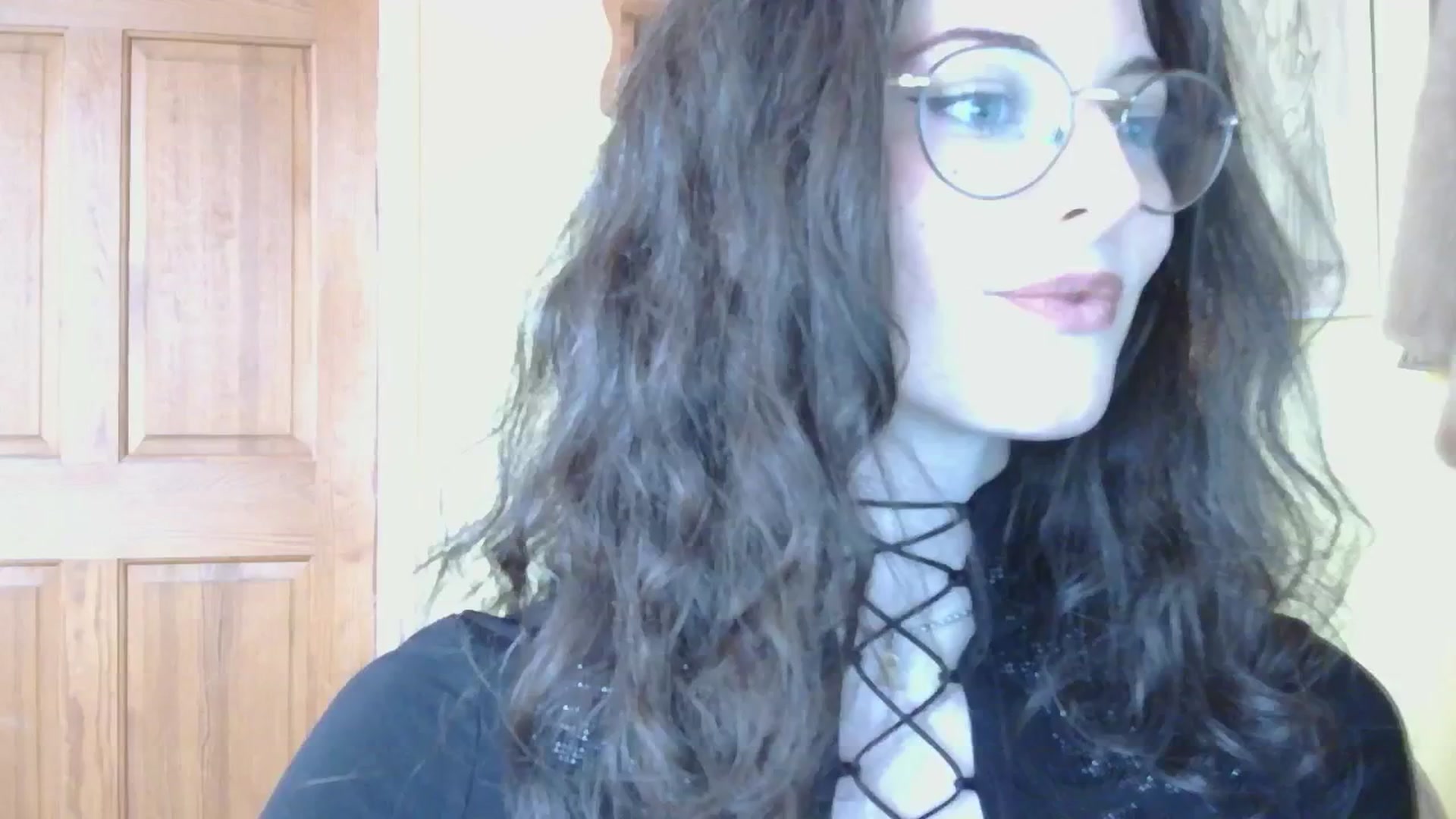 Gallery image thumbnail from viola__'s myfreecams stream on, 10/18/2024, 14:39 image 20 of 20
