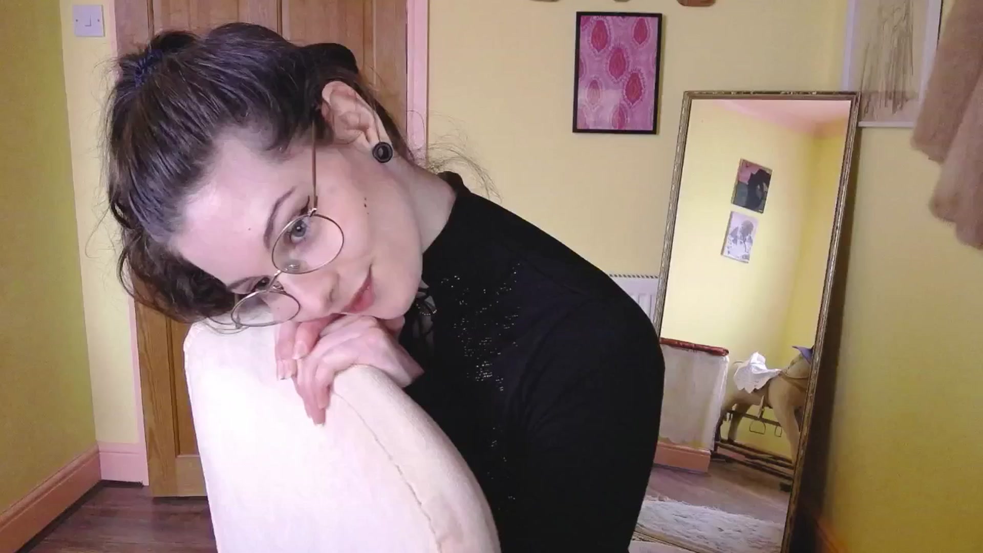 Gallery image thumbnail from viola__'s myfreecams stream on, 10/18/2024, 14:39 image 12 of 20