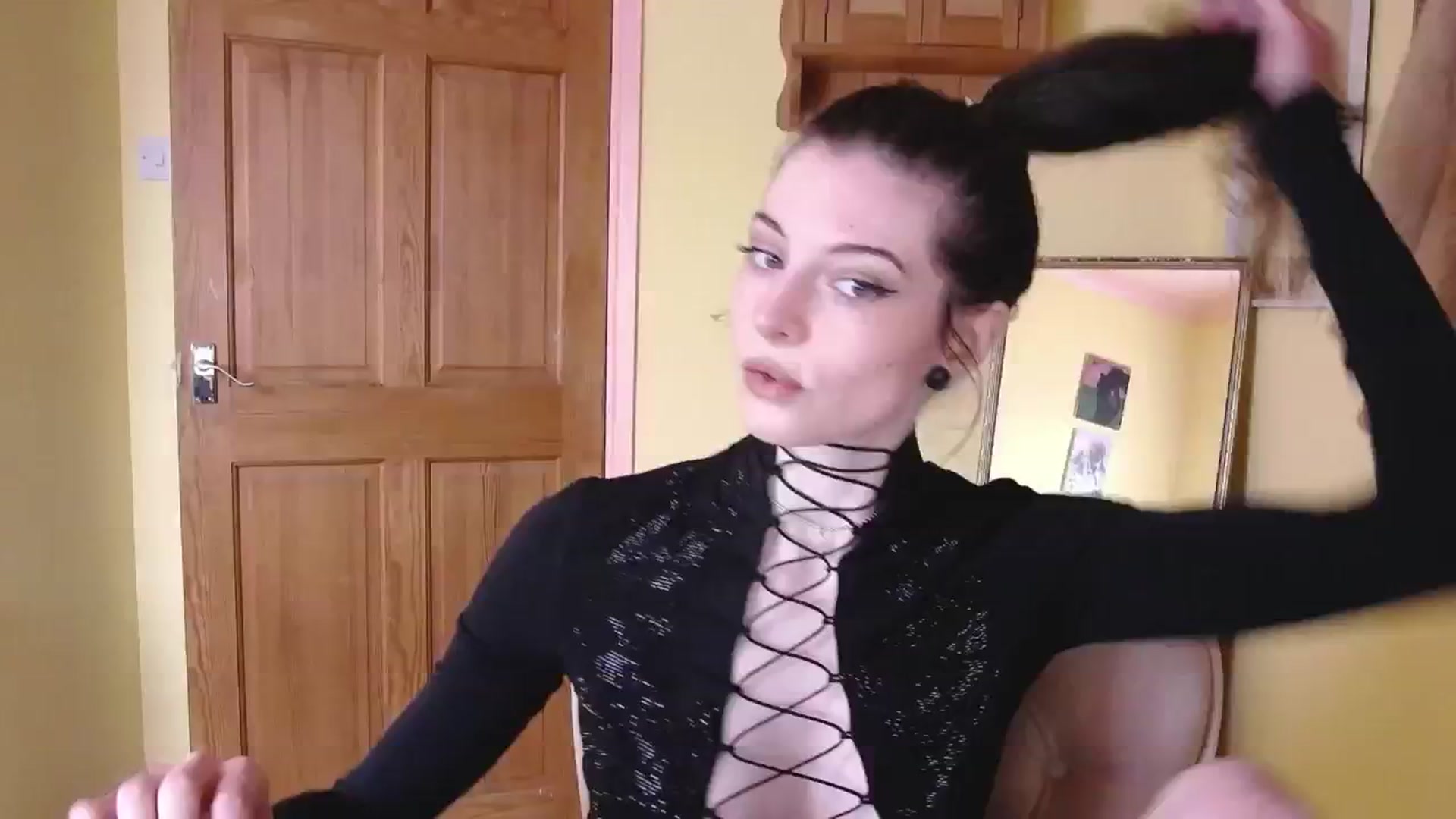 Gallery image thumbnail from viola__'s myfreecams stream on, 10/18/2024, 14:39 image 1 of 20