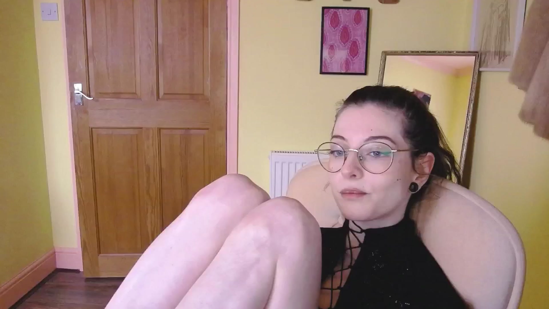 Gallery image thumbnail from viola__'s myfreecams stream on, 10/18/2024, 14:39 image 9 of 20
