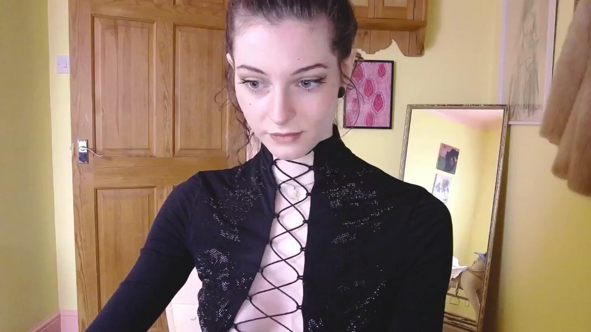 Gallery image thumbnail from viola__'s myfreecams stream on, 10/18/2024, 14:39 image 5 of 20