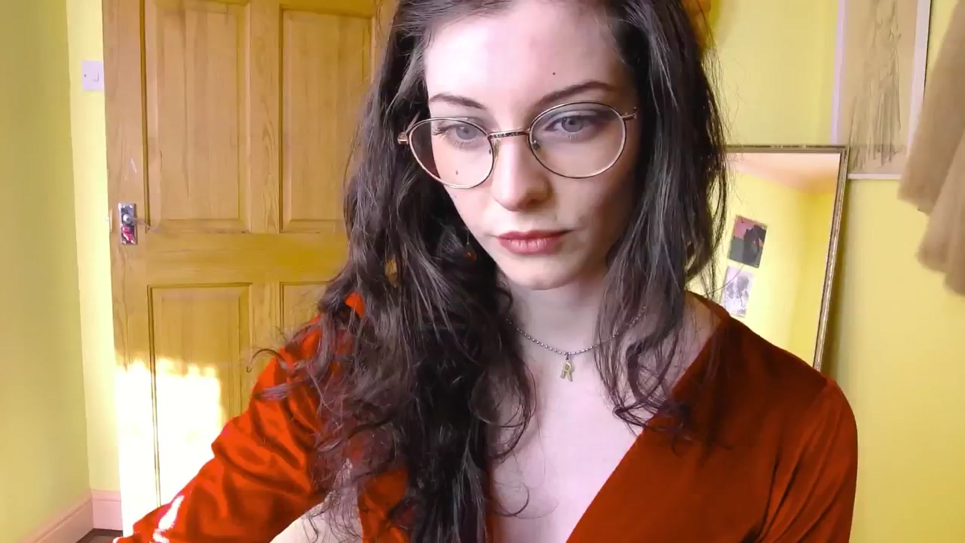 Gallery image thumbnail from viola__'s myfreecams stream on, 10/19/2024, 14:36 image 1 of 20