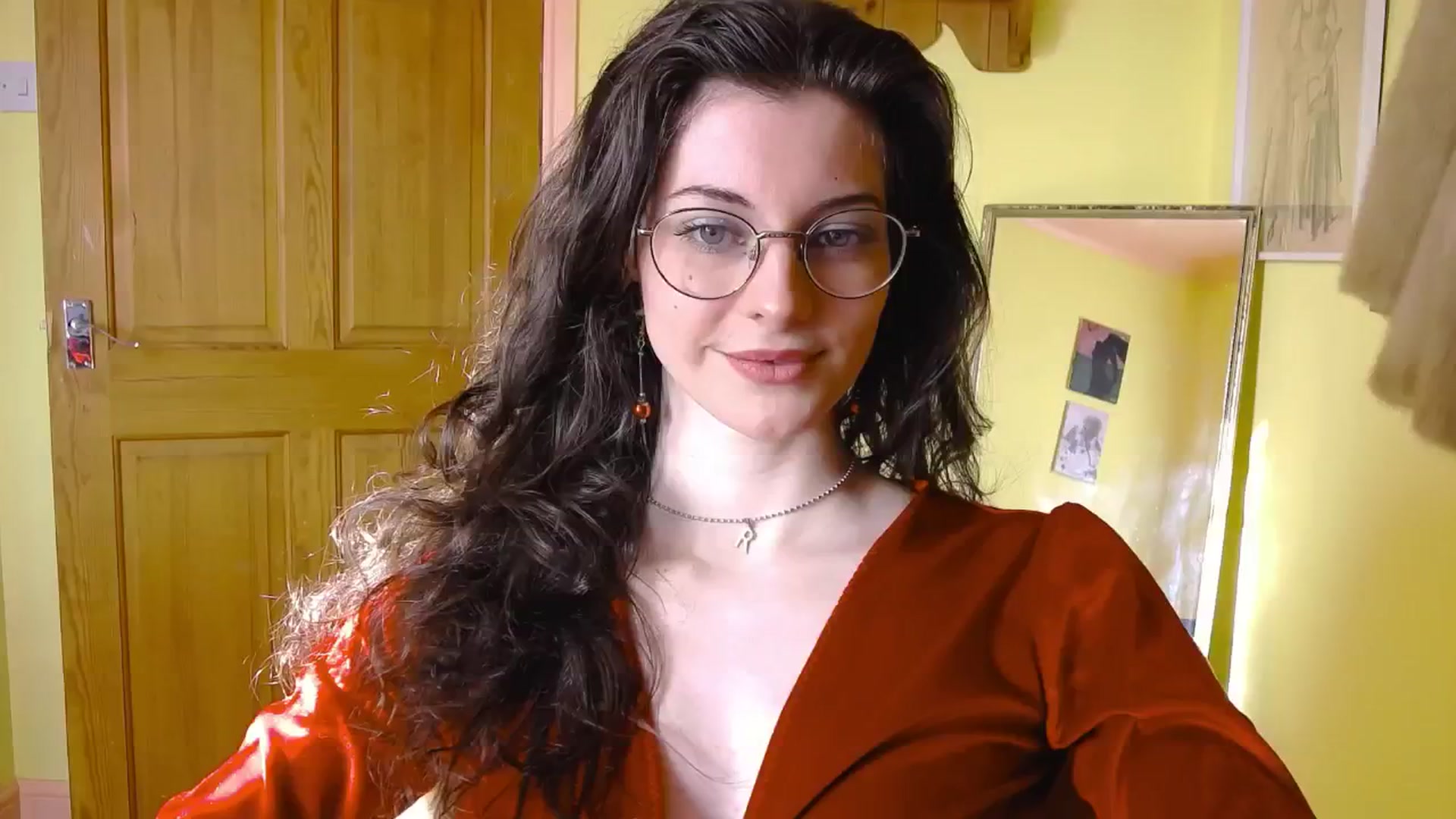 Gallery image thumbnail from viola__'s myfreecams stream on, 10/19/2024, 15:03 image 17 of 20