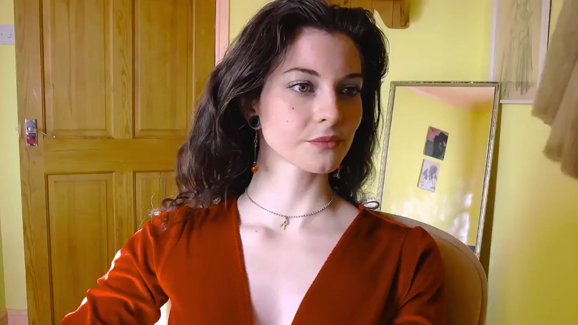Gallery image thumbnail from viola__'s myfreecams stream on, 10/19/2024, 15:03 image 11 of 20