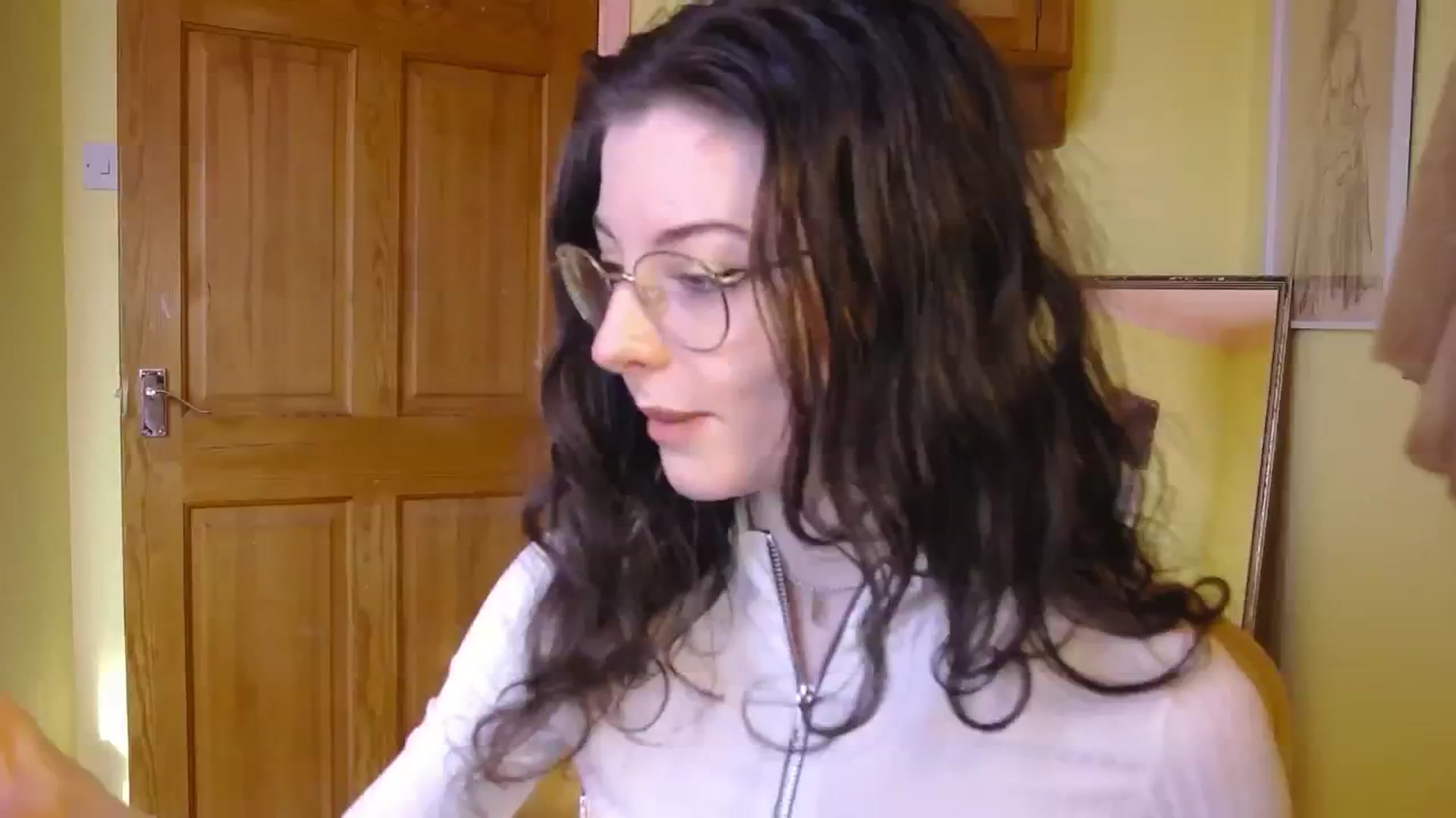 Gallery image thumbnail from viola__'s myfreecams stream on, 10/21/2024, 13:45 image 2 of 20